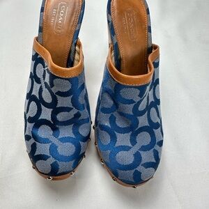 TRENDING VINTAGE Y2K Coach Women's Blue Patterned Clog Mules